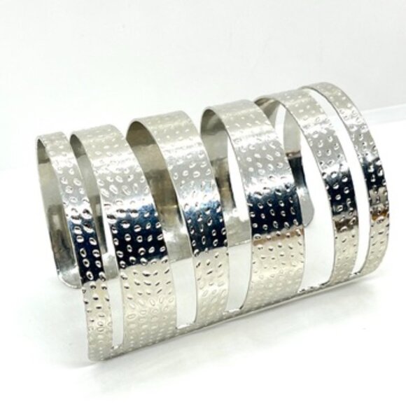 VINTAGE RJ GRAZIANO WIDE HAMMERED SILVER TONE CUFF BRACELET STATEMENT SIGNED - Picture 5 of 10